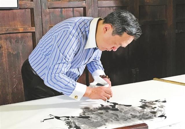 以深圳为中心建立手指书画传承基地1.jpg