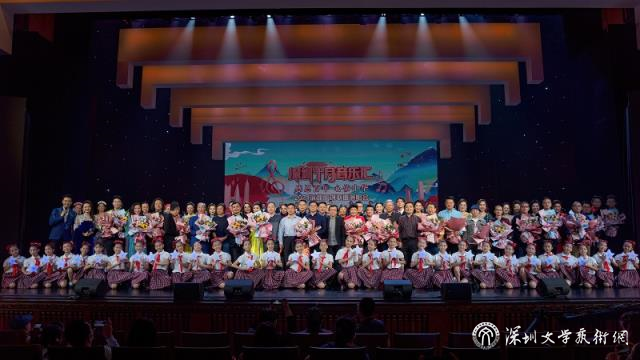 领导演员全体合影.JPG