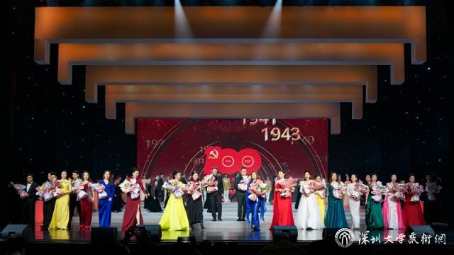 《心佑中华》演员谢幕.JPG