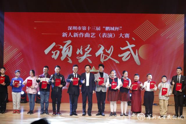 8李瑞琦为一等奖获奖者颁奖.jpg