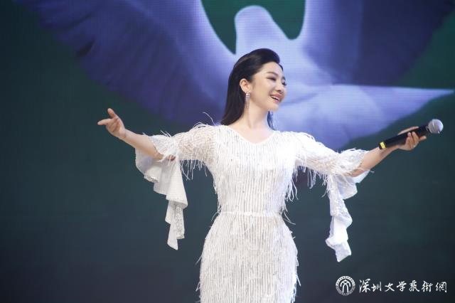 4歌曲《点亮未来》演唱：杨乐 (2).jpg