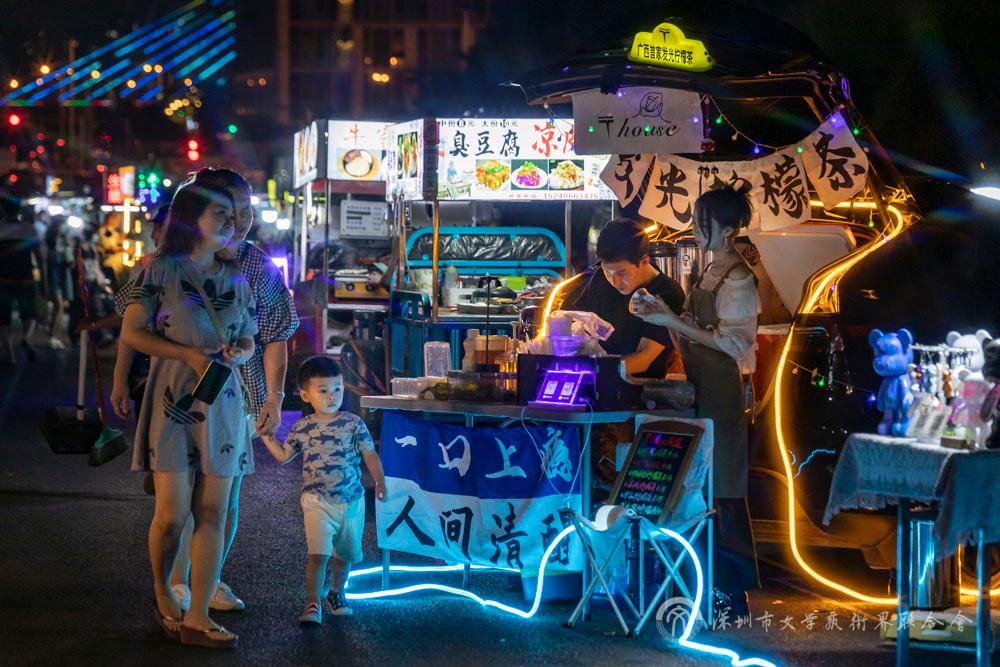江真+《夜市经济火起来》（组照05）+记录类.jpg