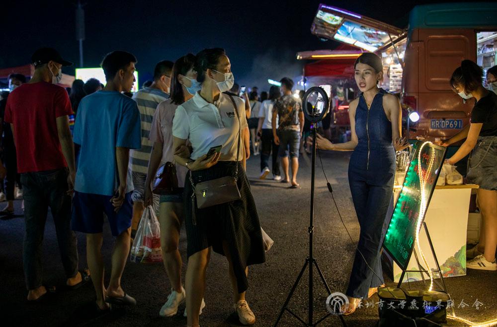 江真+《夜市经济火起来》（组照08）+记录类.jpg