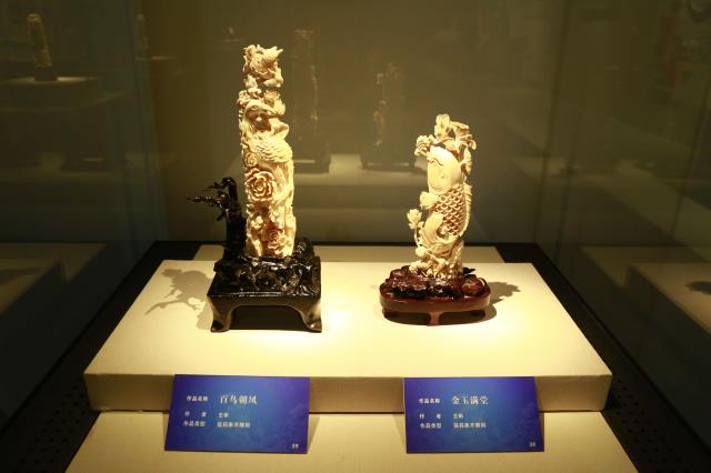 08纯手工雕刻 王彬《百鸟朝凤》（左）《金玉满堂》（右）.jpg