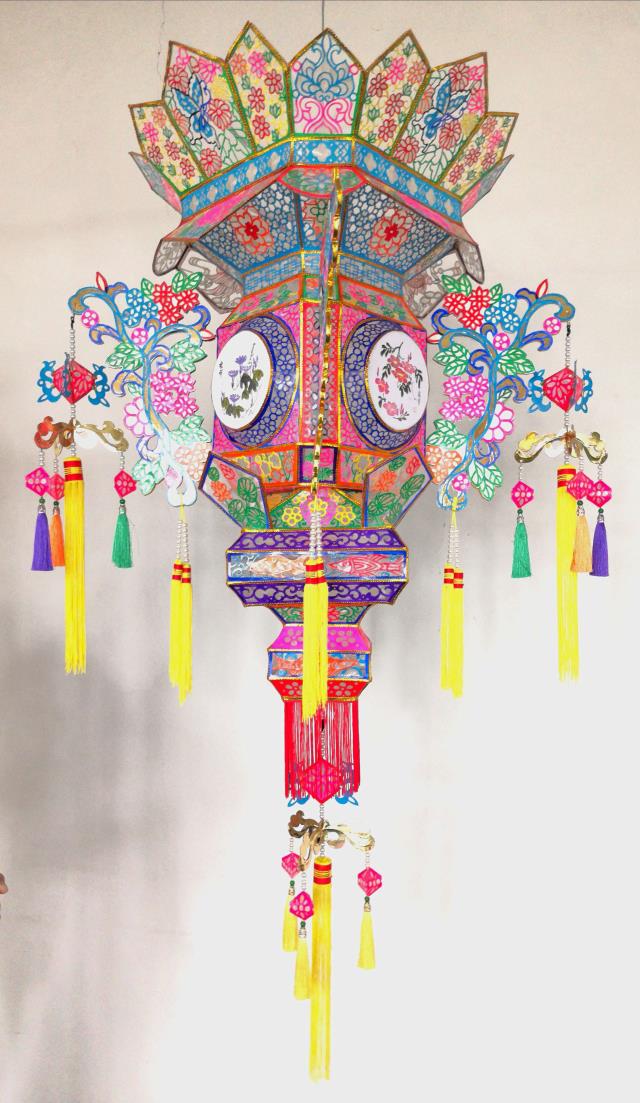 60彩灯 黄宏宇《春暖花开喜盈盈鱼鳞灯》.jpg